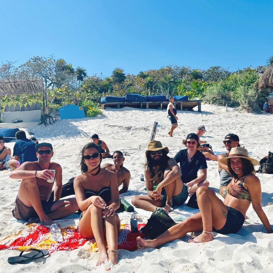 Weary Traveler Hostel Tulum Exteriör bild