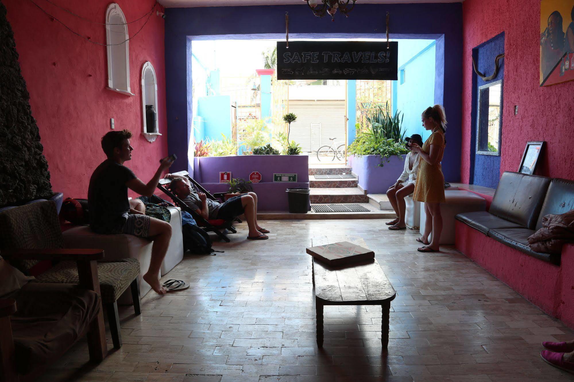 Weary Traveler Hostel Tulum Exteriör bild